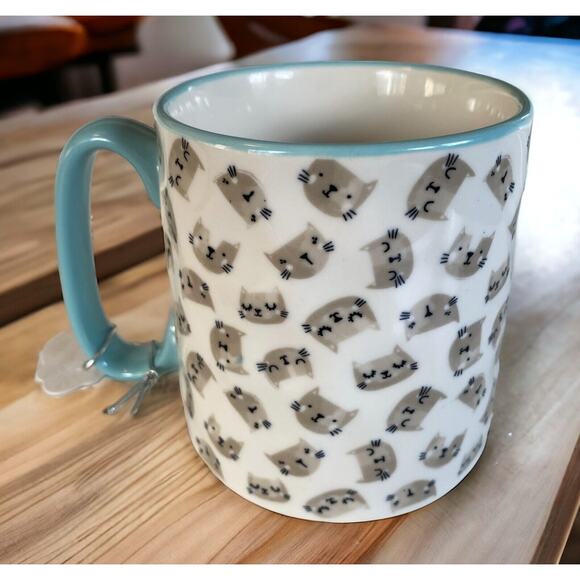 New BELLA Sweet Grey Cat Calm Cats Face 16 oz Blue Coffee Tea Kitten Mug - Picture 2 of 2